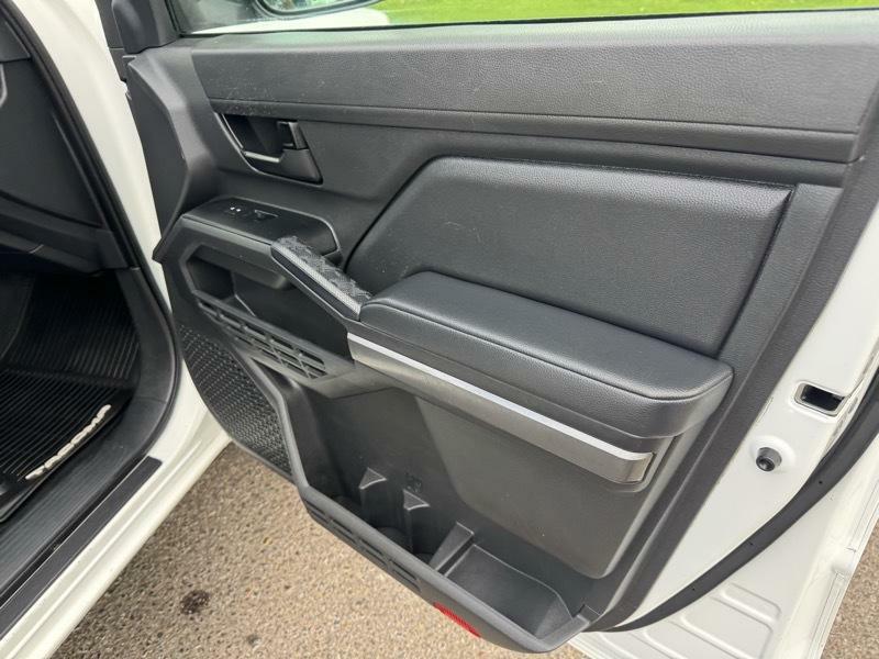 Photo 11 of this TOYOTA TACOMA 4WD