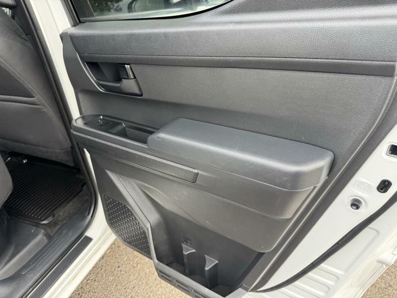 Photo 13 of this TOYOTA TACOMA 4WD