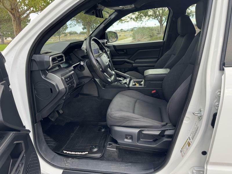 Photo 17 of this TOYOTA TACOMA 4WD