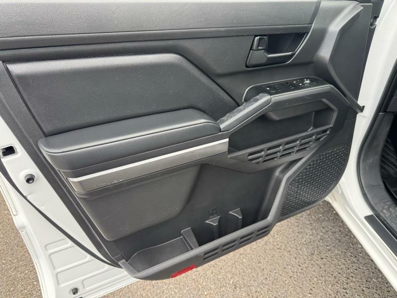 Photo 18 of this TOYOTA TACOMA 4WD