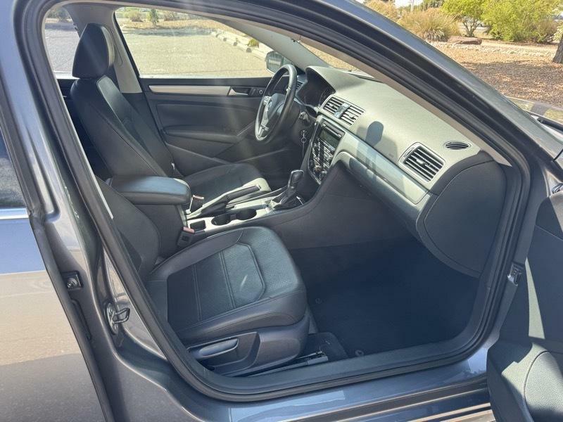 Photo 10 of this VOLKSWAGEN PASSAT