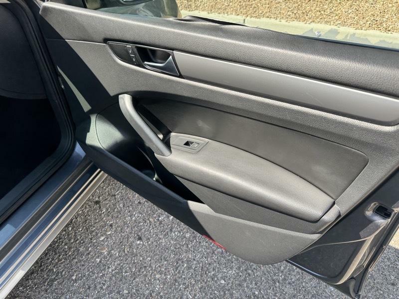 Photo 11 of this VOLKSWAGEN PASSAT