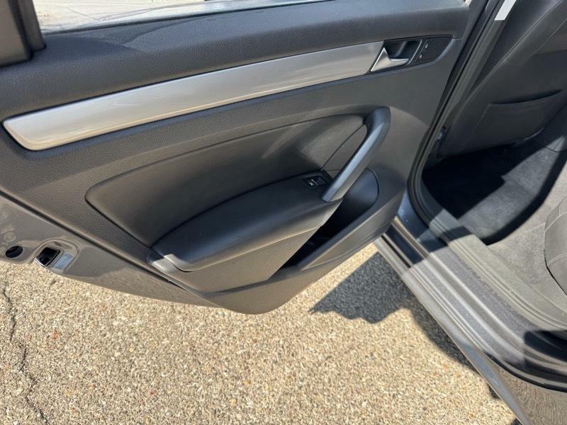 Photo 16 of this VOLKSWAGEN PASSAT