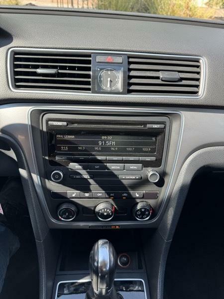 Photo 19 of this VOLKSWAGEN PASSAT