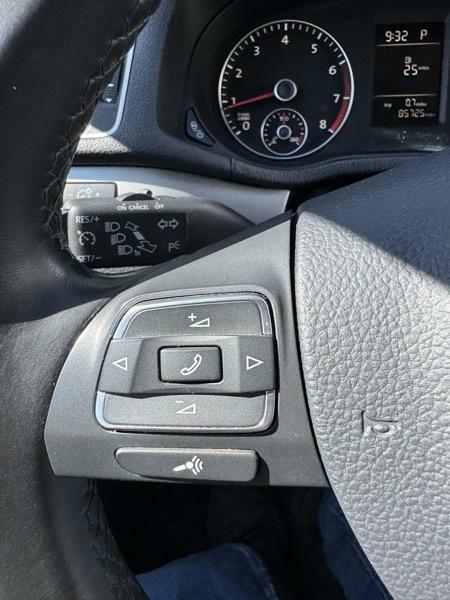 Photo 22 of this VOLKSWAGEN PASSAT