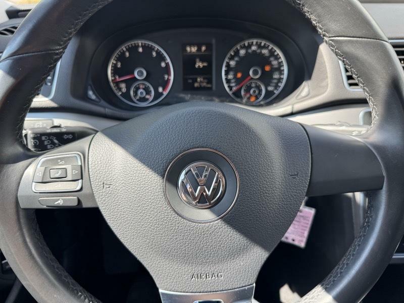 Photo 23 of this VOLKSWAGEN PASSAT