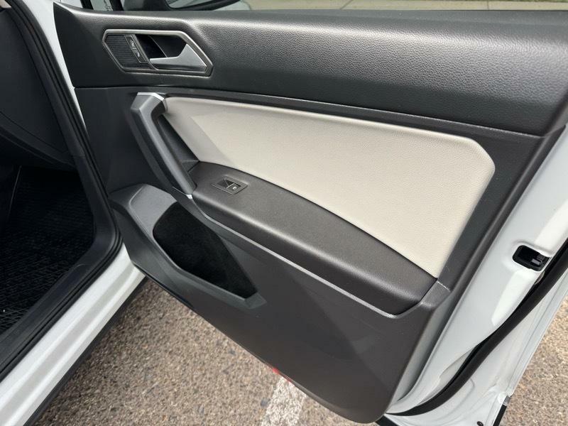Photo 10 of this VOLKSWAGEN TIGUAN