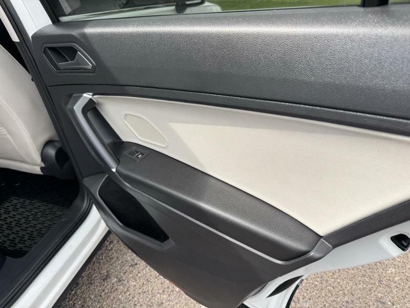 Photo 12 of this VOLKSWAGEN TIGUAN