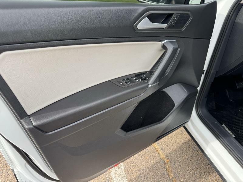 Photo 19 of this VOLKSWAGEN TIGUAN
