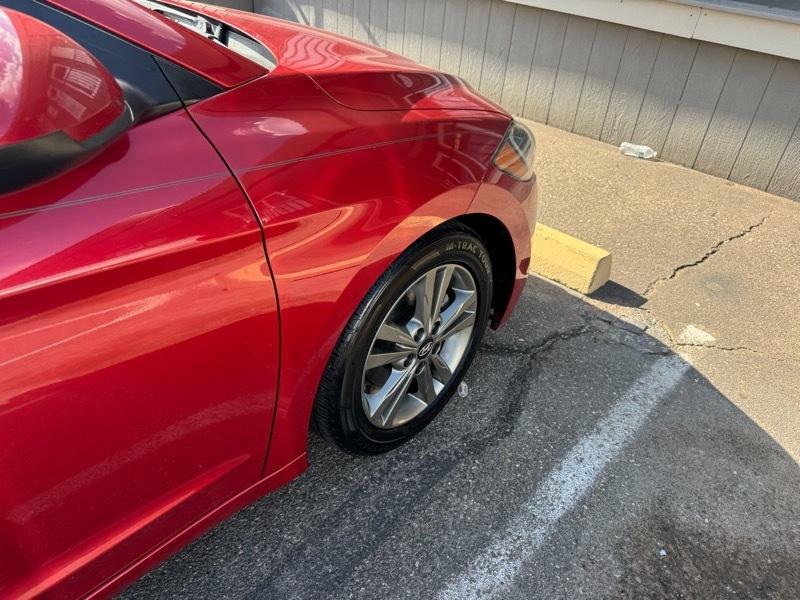 Photo 8 of this HYUNDAI ELANTRA