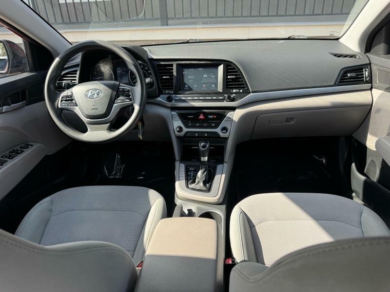 Photo 13 of this HYUNDAI ELANTRA