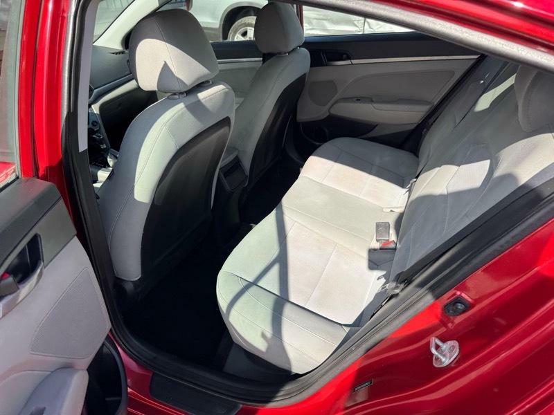 Photo 14 of this HYUNDAI ELANTRA