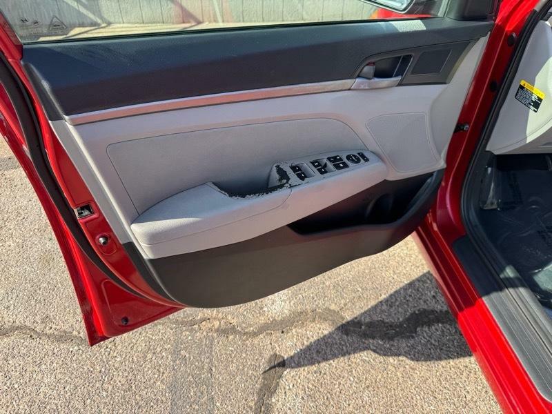 Photo 17 of this HYUNDAI ELANTRA