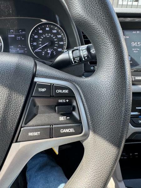 Photo 21 of this HYUNDAI ELANTRA