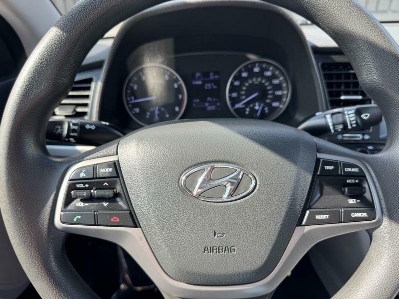 Photo 22 of this HYUNDAI ELANTRA