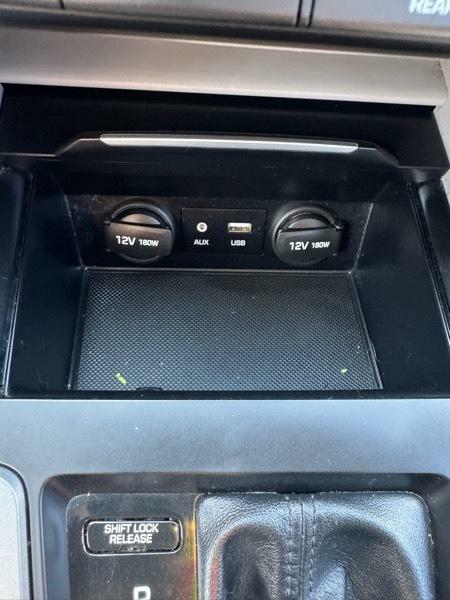 Photo 24 of this HYUNDAI ELANTRA