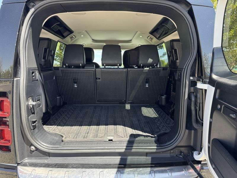 Photo 17 of this LAND ROVER DEFENDER