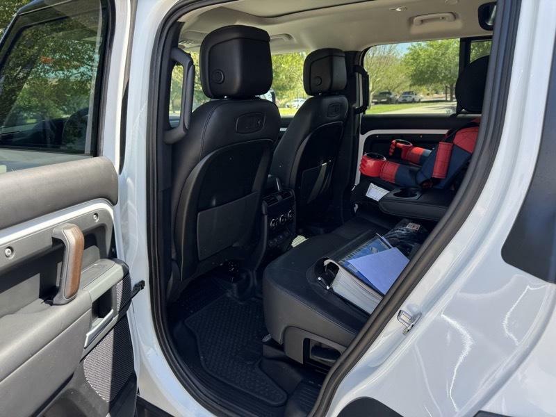 Photo 18 of this LAND ROVER DEFENDER