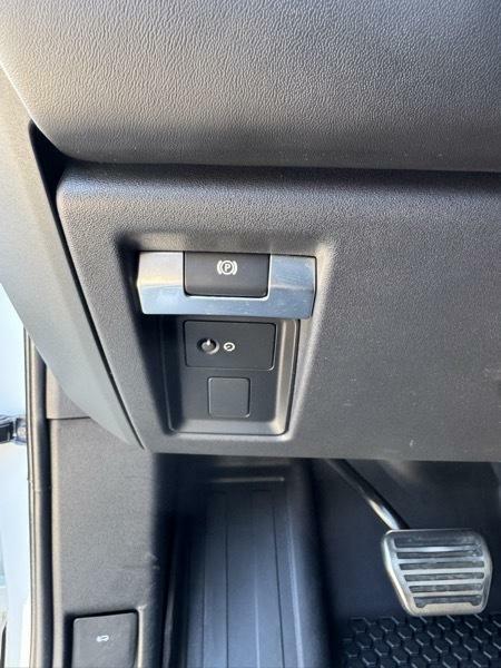 Photo 23 of this LAND ROVER DEFENDER