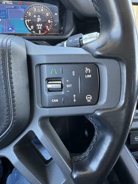 Photo 25 of this LAND ROVER DEFENDER