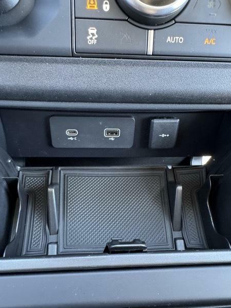 Photo 28 of this LAND ROVER DEFENDER