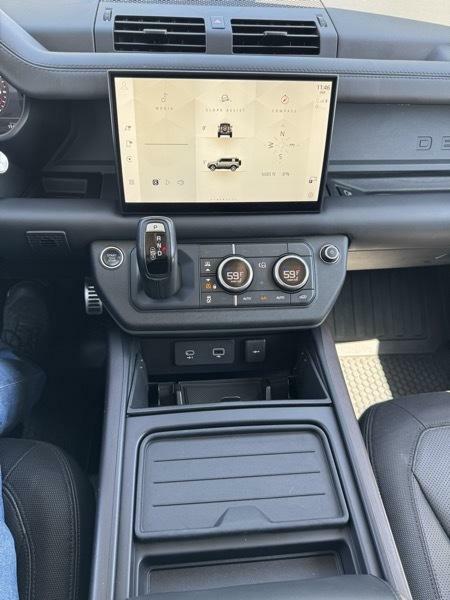 Photo 29 of this LAND ROVER DEFENDER