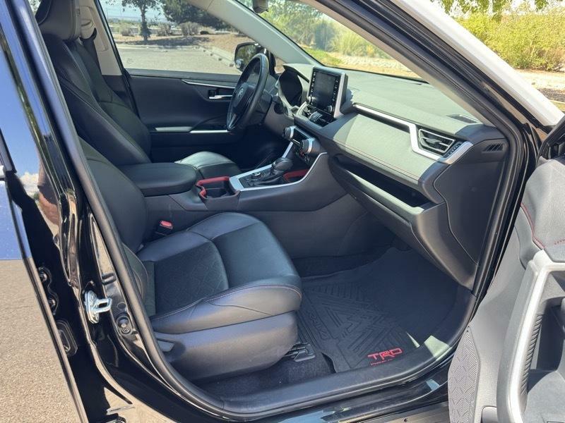 Photo 10 of this TOYOTA RAV4