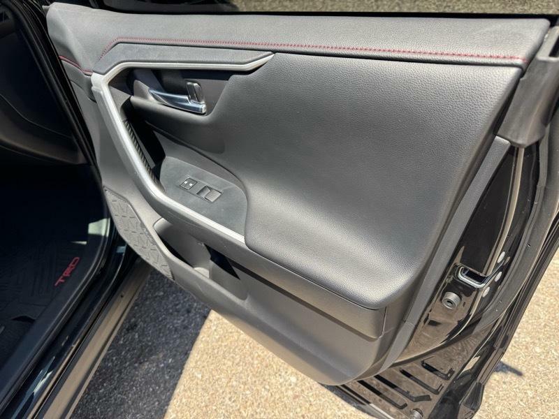 Photo 11 of this TOYOTA RAV4
