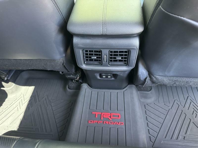 Photo 14 of this TOYOTA RAV4