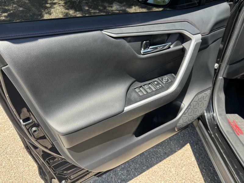 Photo 21 of this TOYOTA RAV4