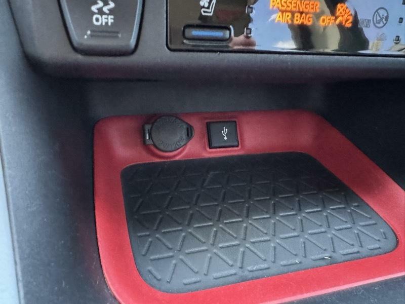 Photo 25 of this TOYOTA RAV4