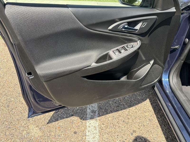 Photo 18 of this CHEVROLET MALIBU