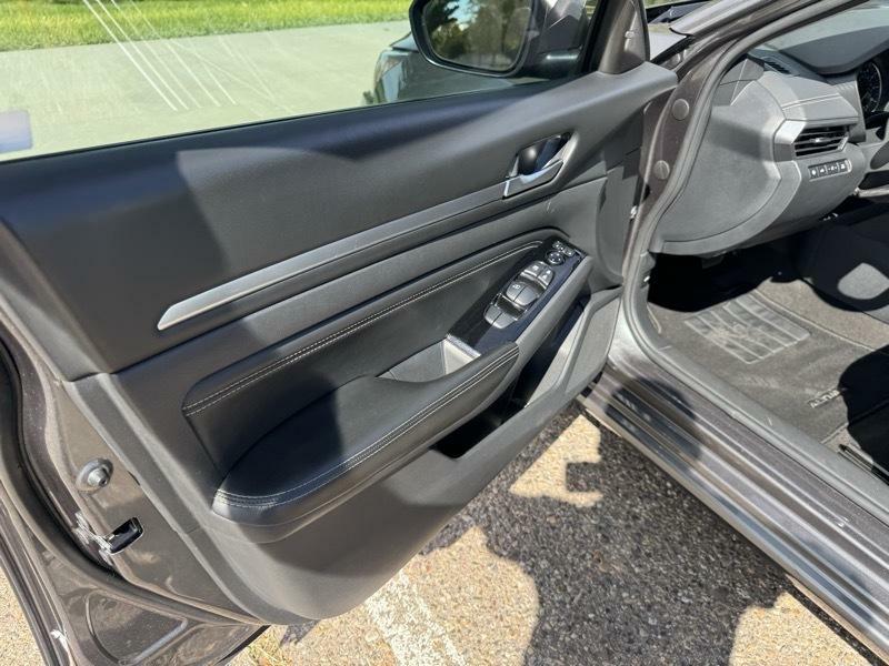 Photo 19 of this NISSAN ALTIMA