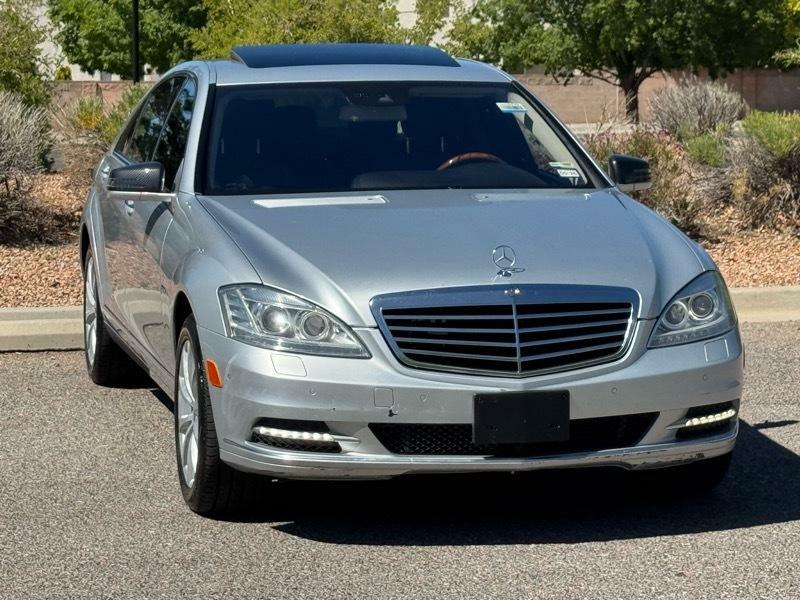 Photo 2 of this MERCEDES-BENZ S-CLASS