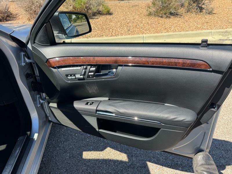 Photo 11 of this MERCEDES-BENZ S-CLASS