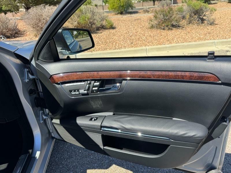Photo 12 of this MERCEDES-BENZ S-CLASS