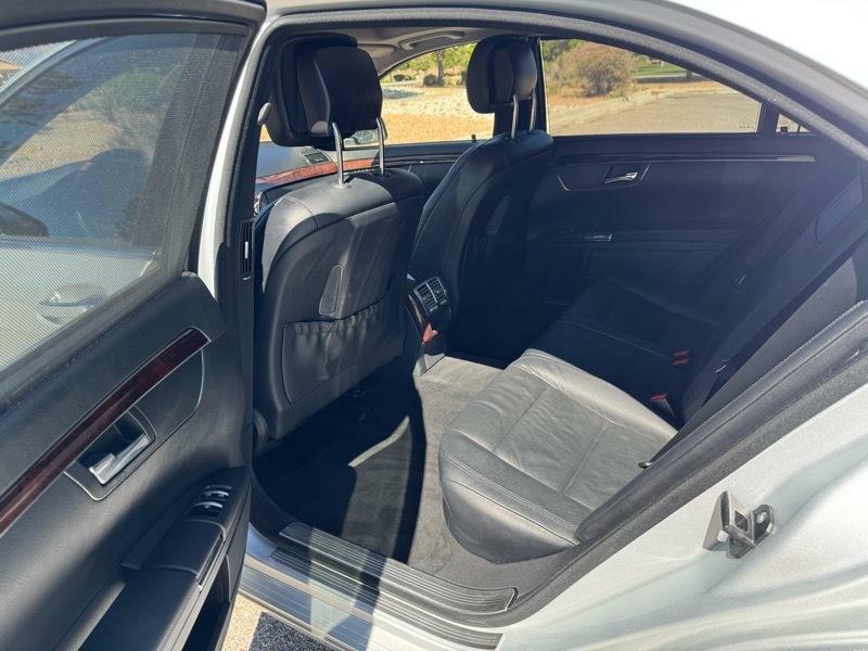 Photo 18 of this MERCEDES-BENZ S-CLASS