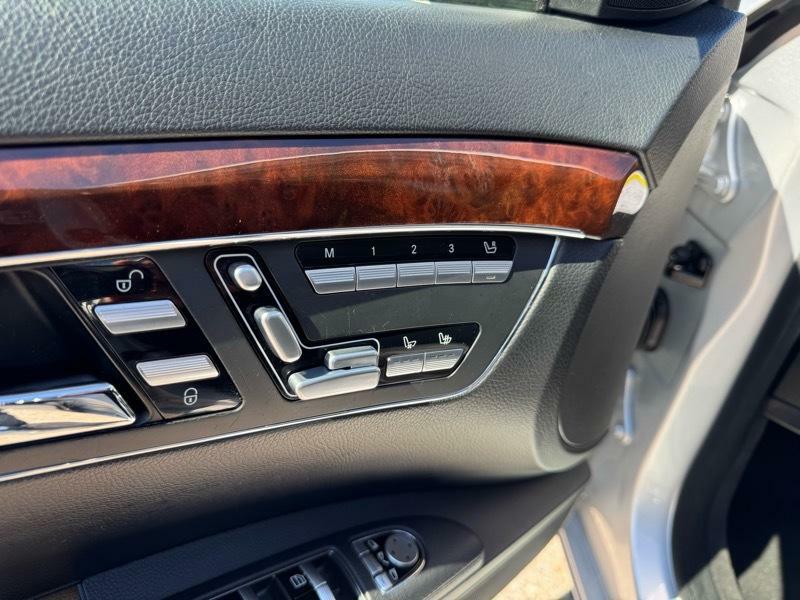 Photo 23 of this MERCEDES-BENZ S-CLASS