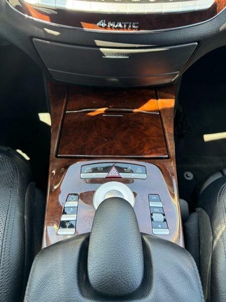Photo 26 of this MERCEDES-BENZ S-CLASS