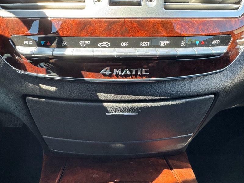 Photo 28 of this MERCEDES-BENZ S-CLASS
