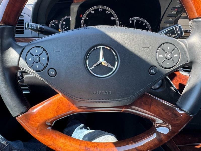 Photo 32 of this MERCEDES-BENZ S-CLASS