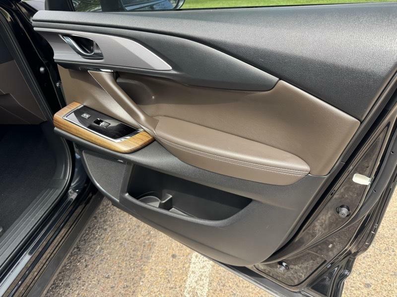 Photo 12 of this MAZDA CX-9