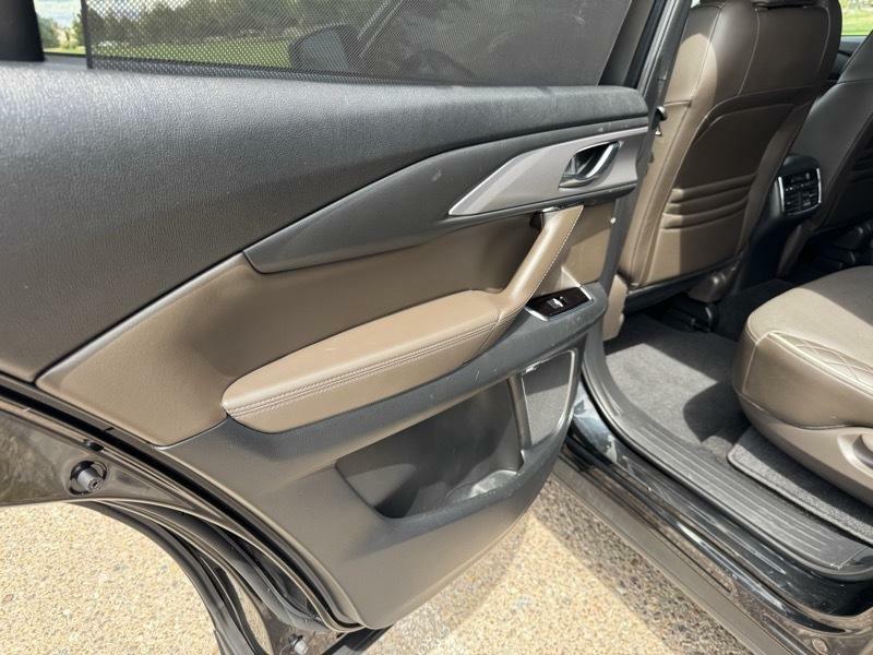 Photo 16 of this MAZDA CX-9