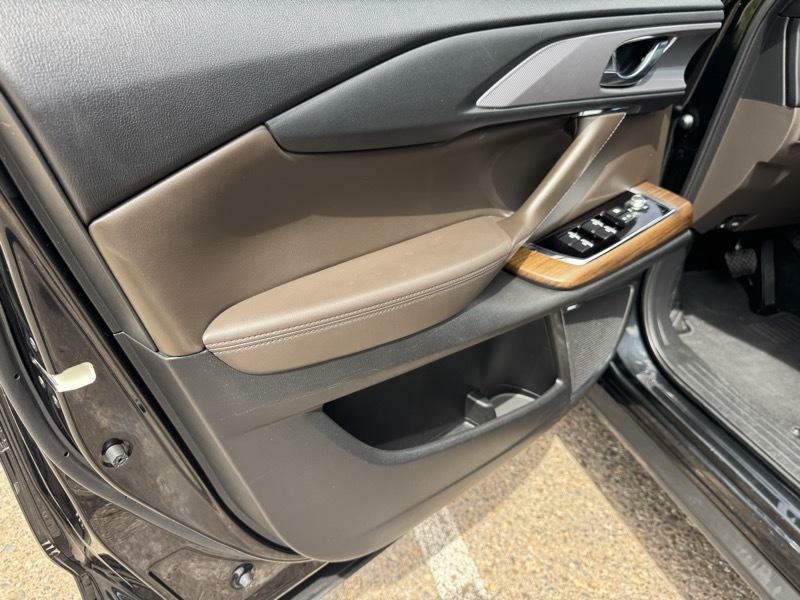 Photo 24 of this MAZDA CX-9