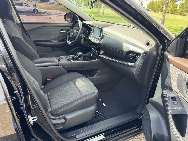 Photo 10 of this NISSAN ROGUE