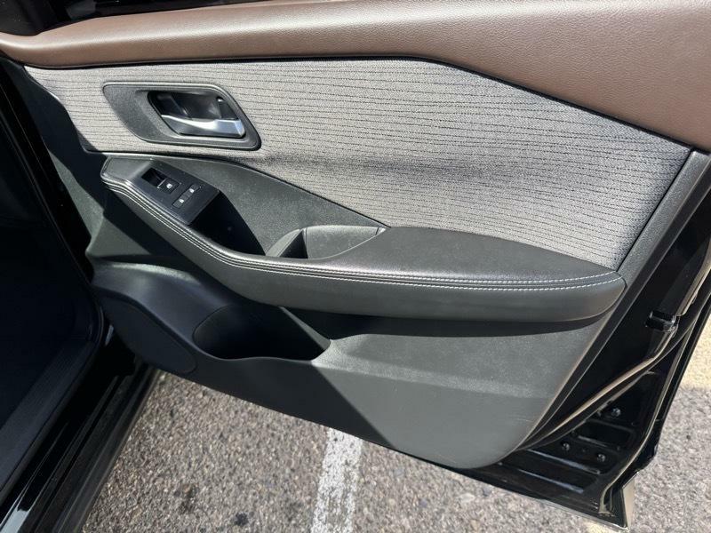 Photo 11 of this NISSAN ROGUE