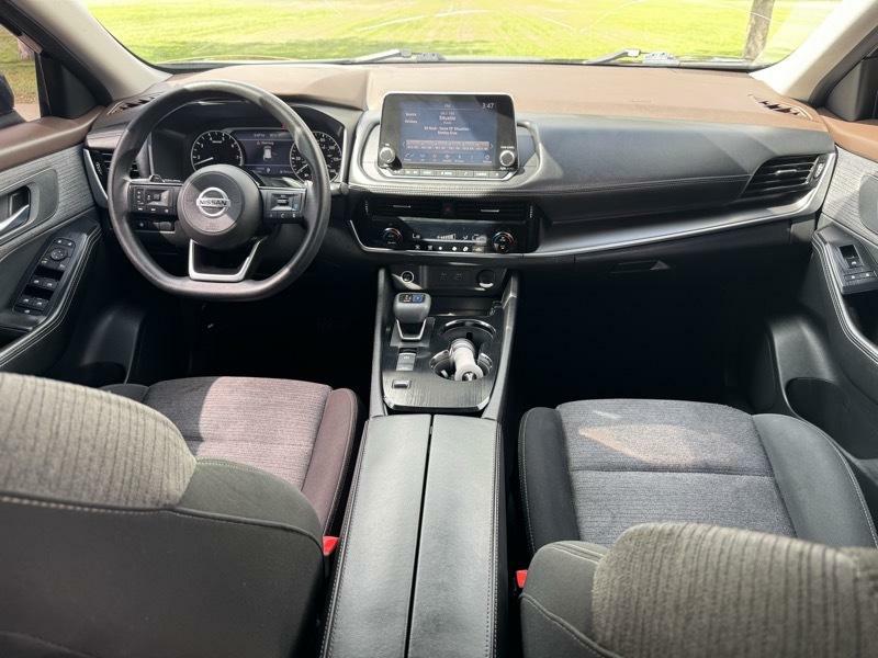 Photo 14 of this NISSAN ROGUE