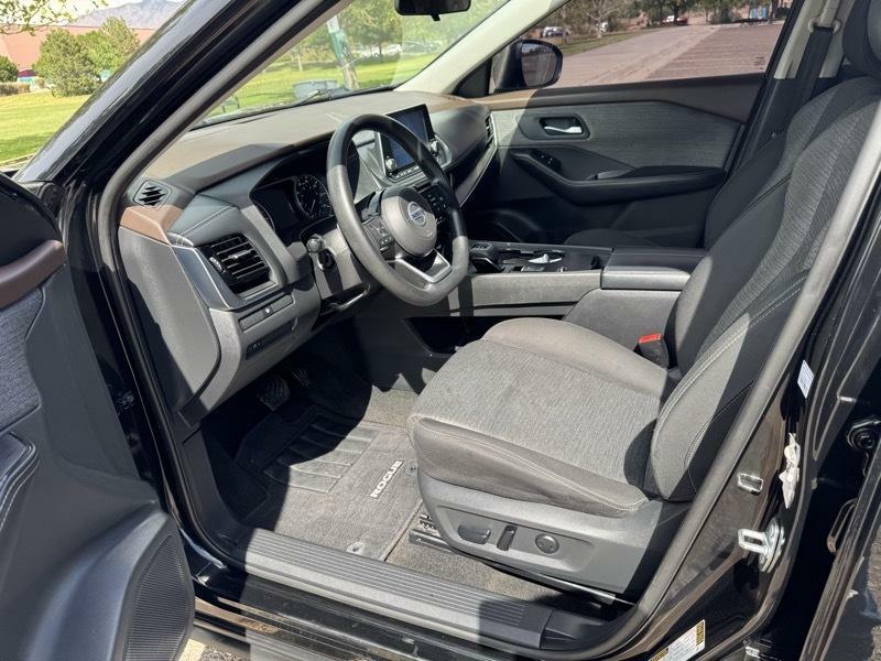 Photo 19 of this NISSAN ROGUE