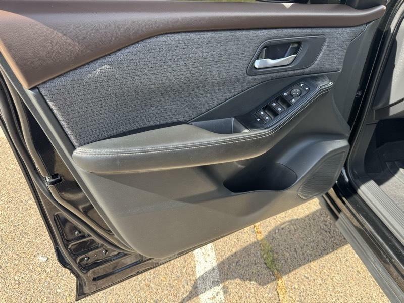 Photo 20 of this NISSAN ROGUE