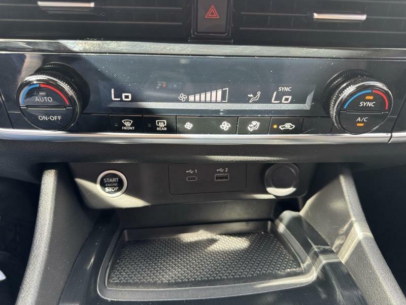 Photo 24 of this NISSAN ROGUE